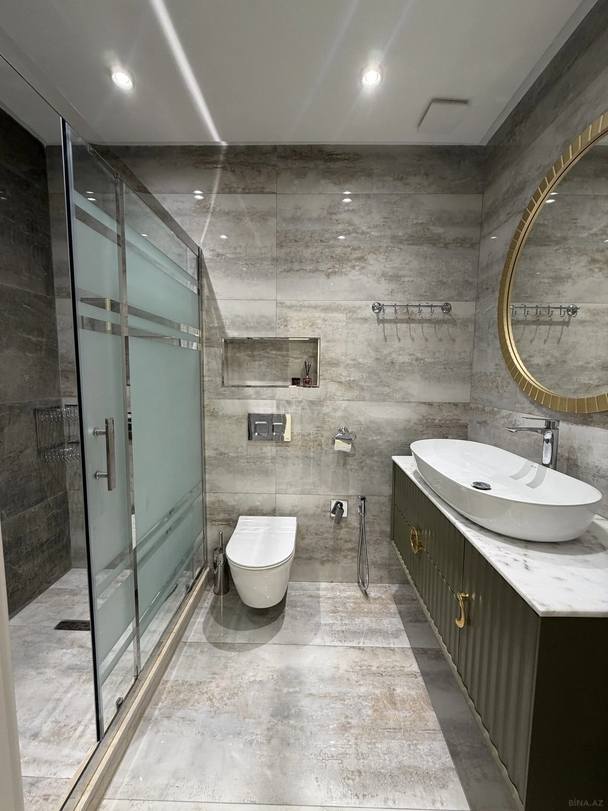 Satılır 3 otaqlı mənzil 104 m²