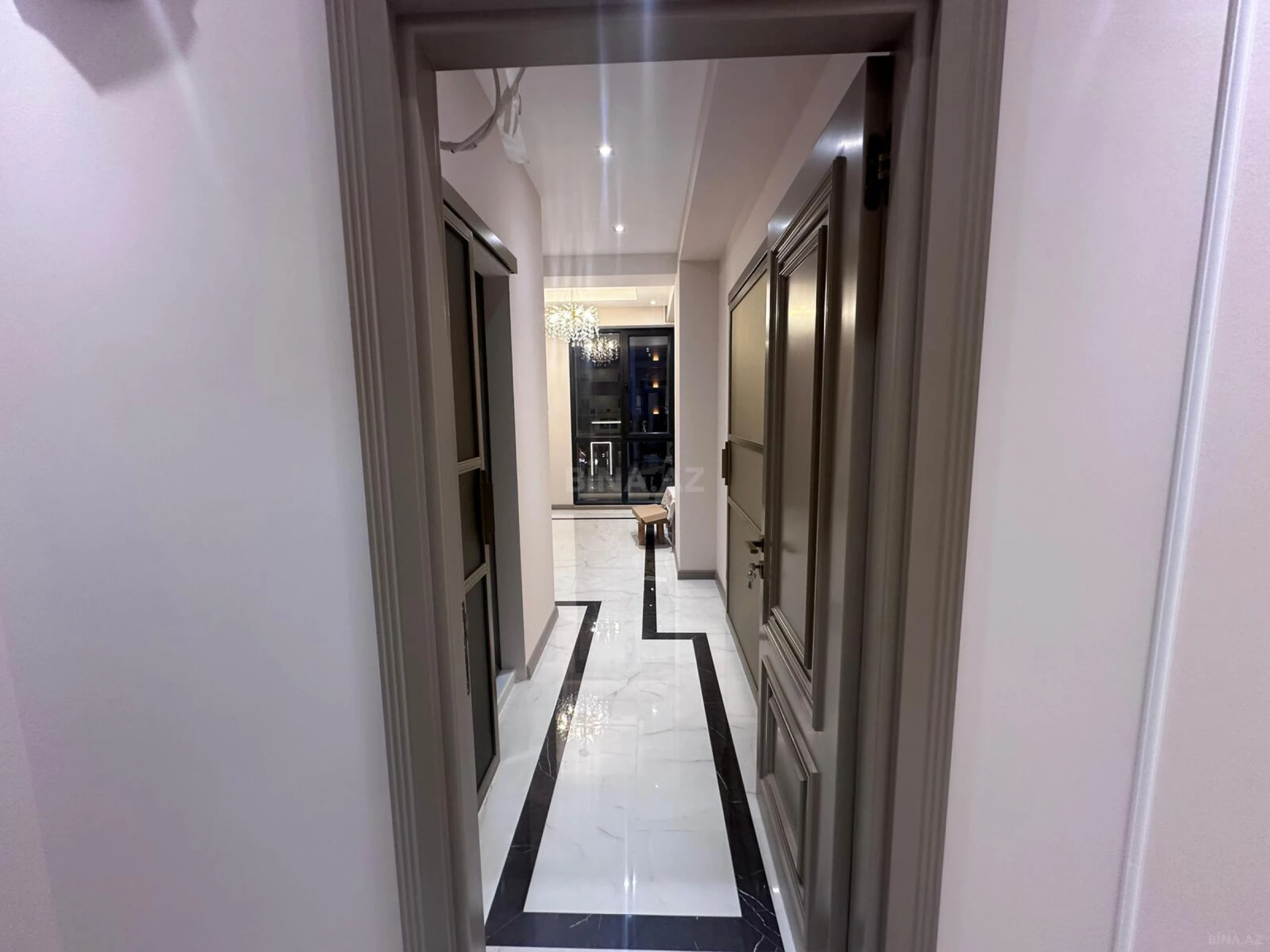 Satılır 4 otaqlı mənzil 129 m²