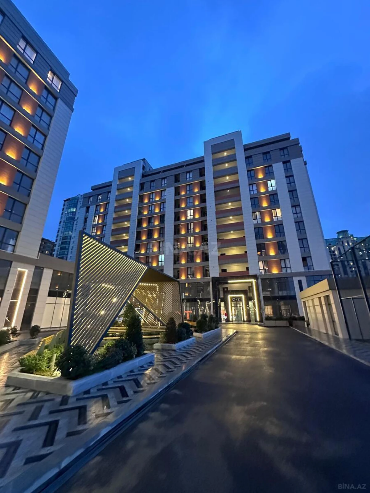 Satılır 4 otaqlı mənzil 129 m²