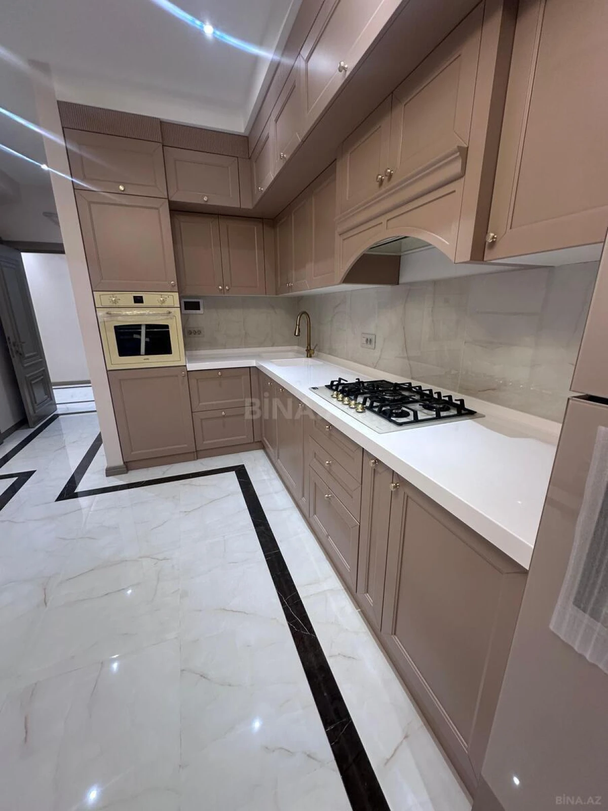 Satılır 4 otaqlı mənzil 129 m²