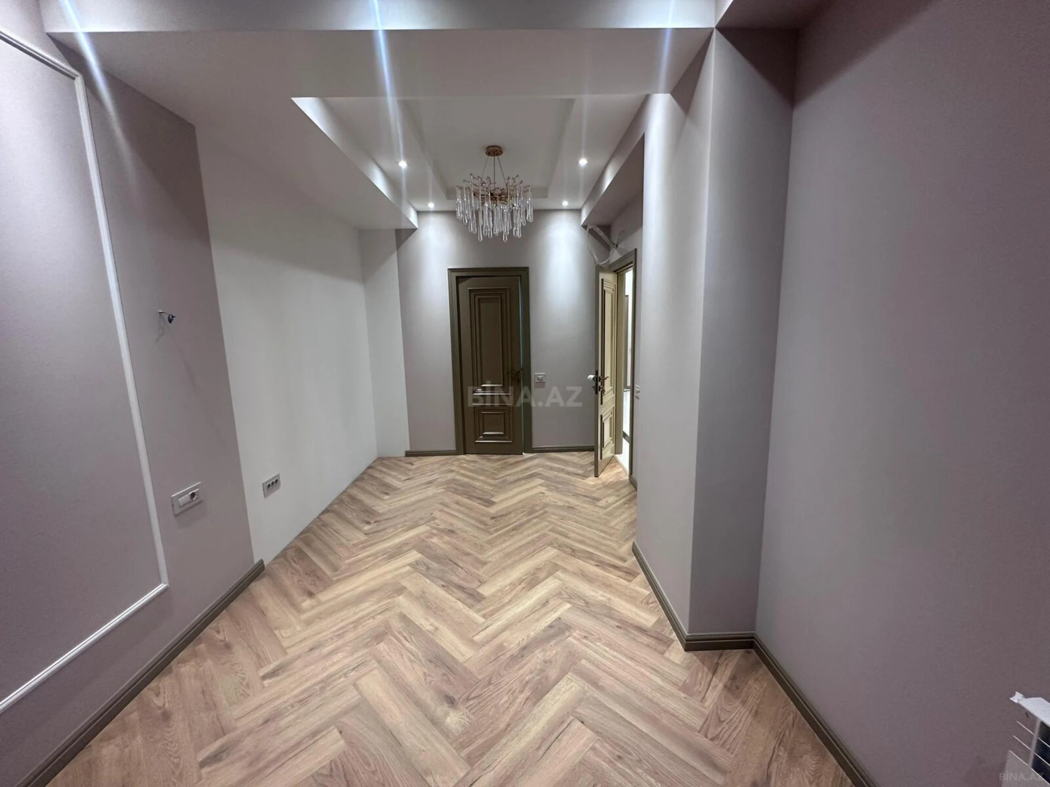 Satılır 4 otaqlı mənzil 129 m²