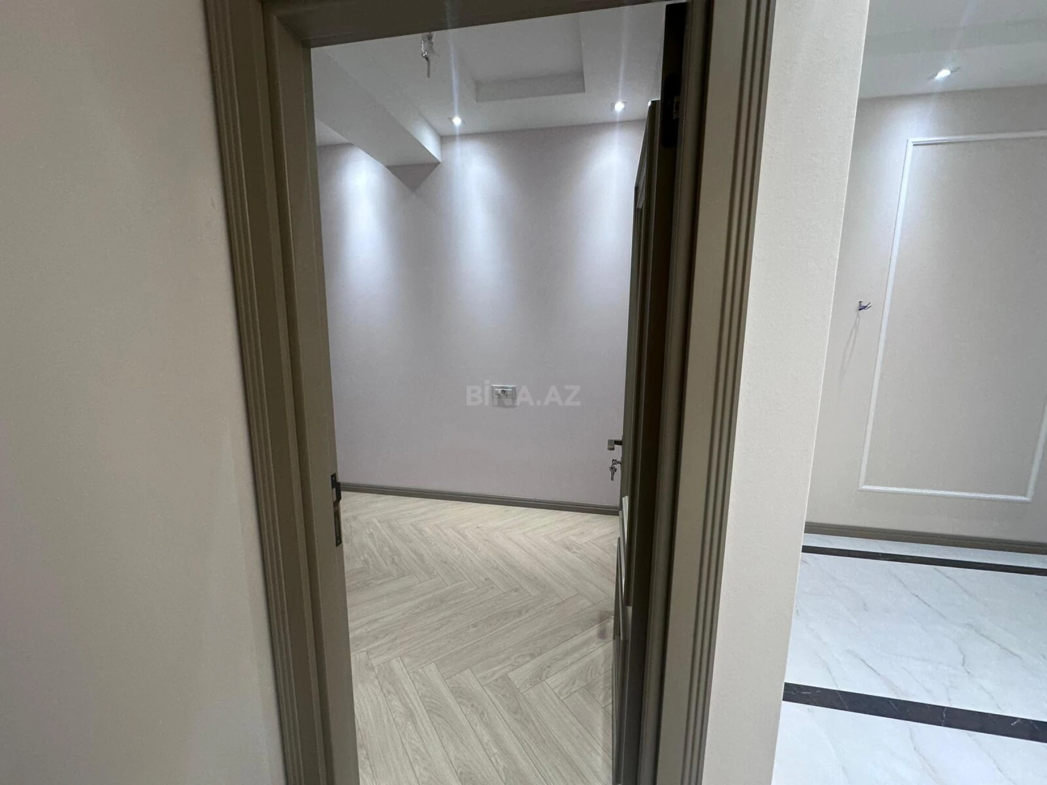 Satılır 4 otaqlı mənzil 129 m²