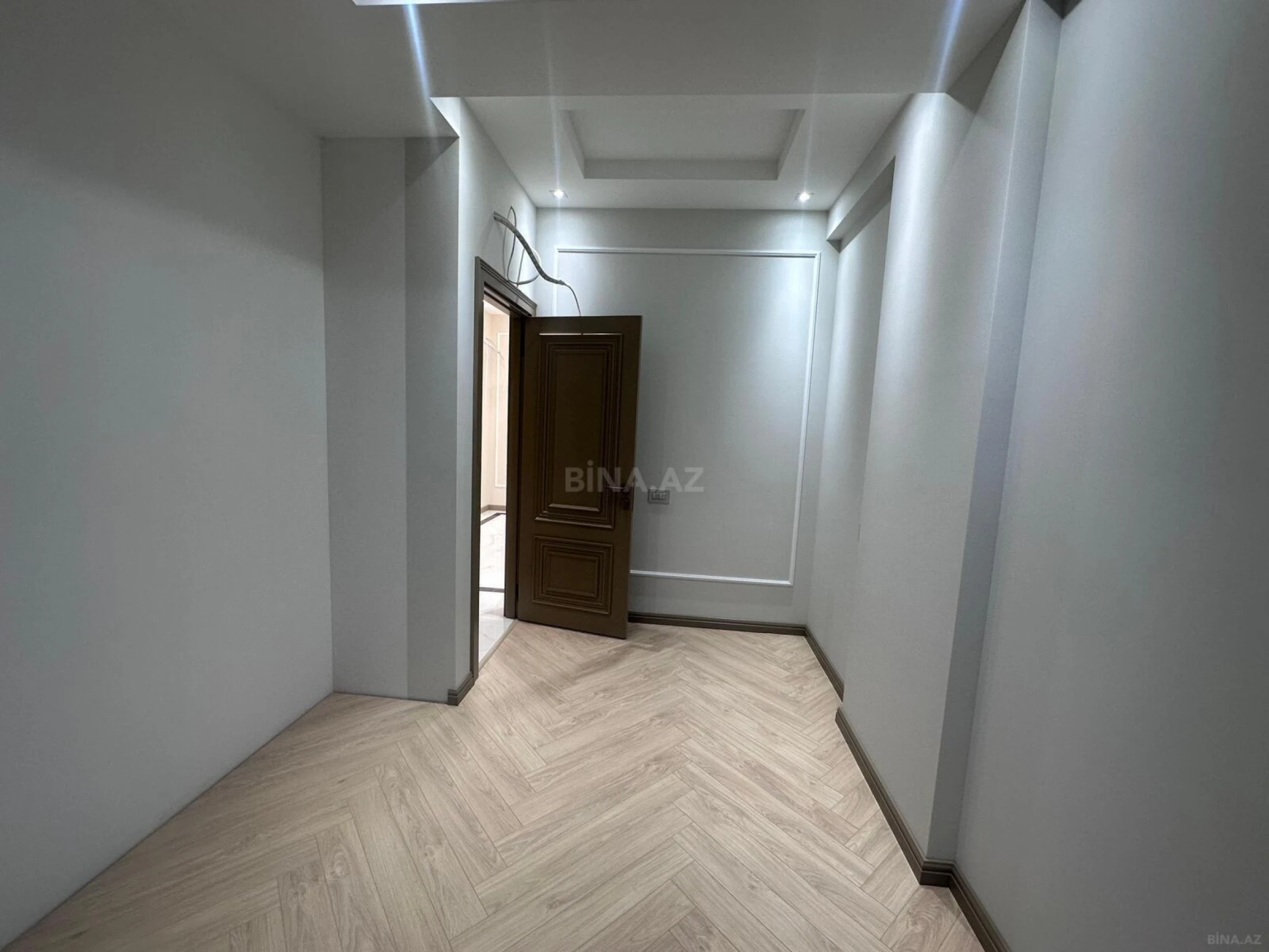 Satılır 4 otaqlı mənzil 129 m²