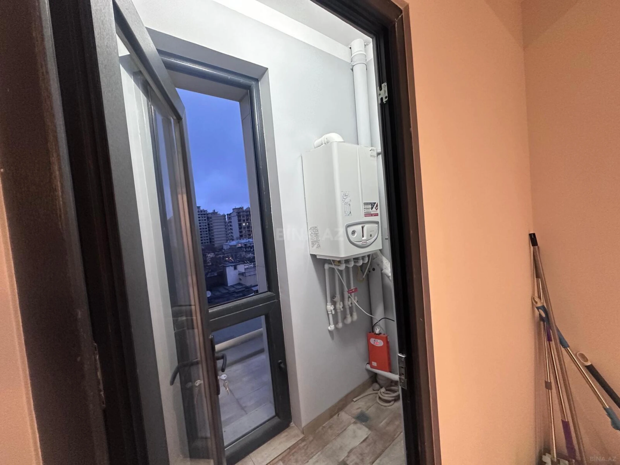 Satılır 4 otaqlı mənzil 129 m²