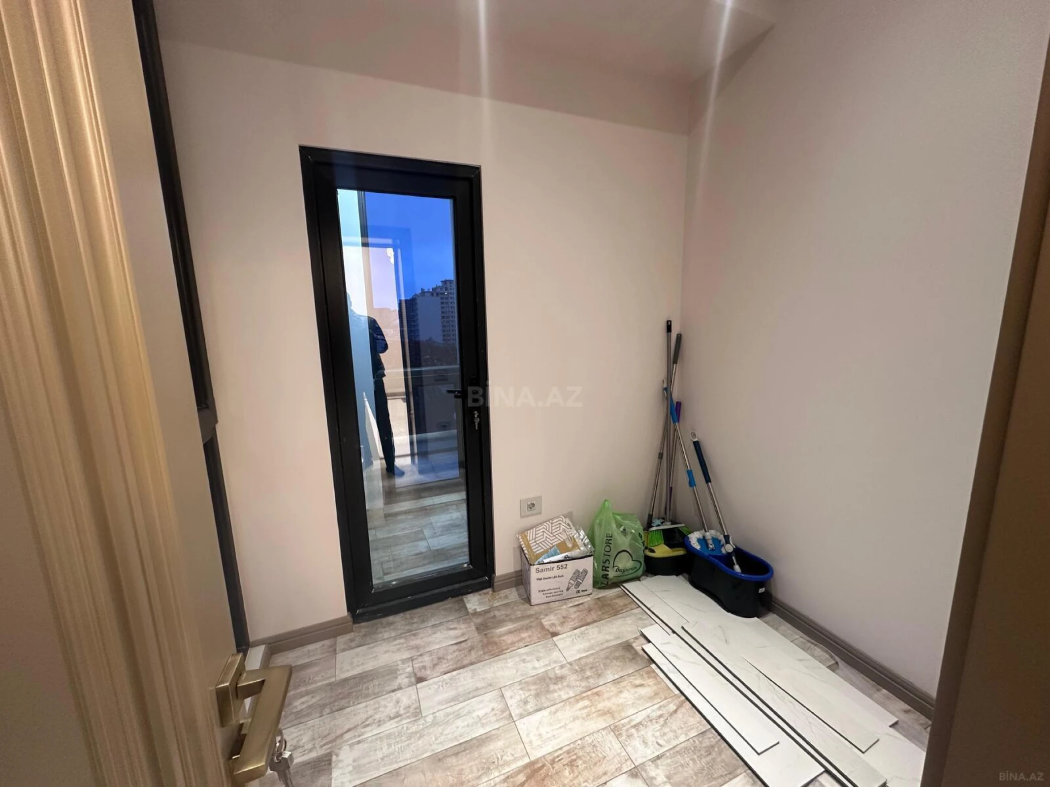 Satılır 4 otaqlı mənzil 129 m²