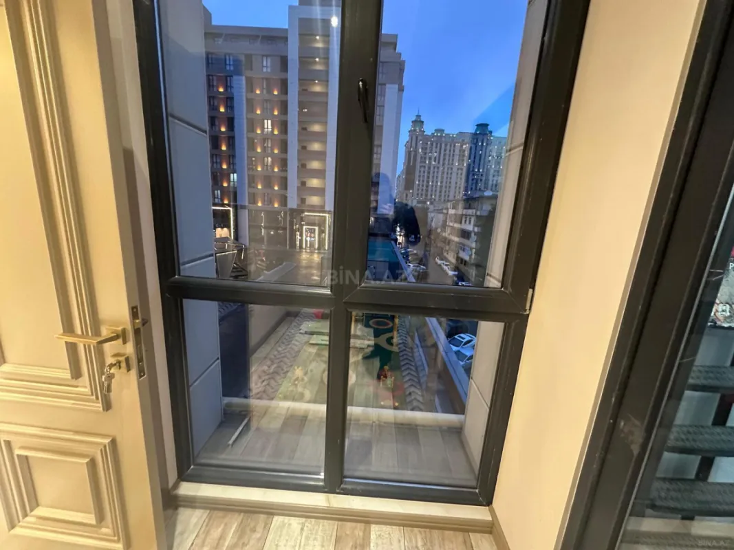 Satılır 4 otaqlı mənzil 129 m²