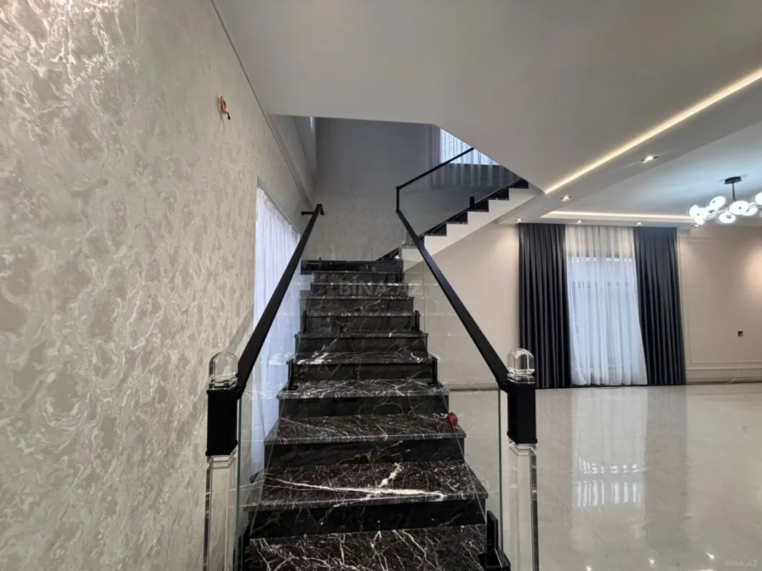 Satılır 8 otaqlı həyət evi 350 m²