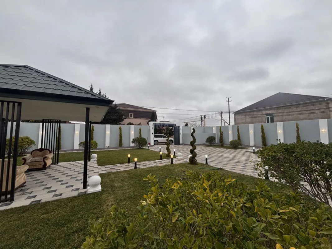 Satılır 8 otaqlı həyət evi 350 m²