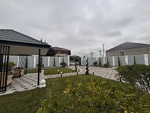 Satılır 8 otaqlı həyət evi 350 m²