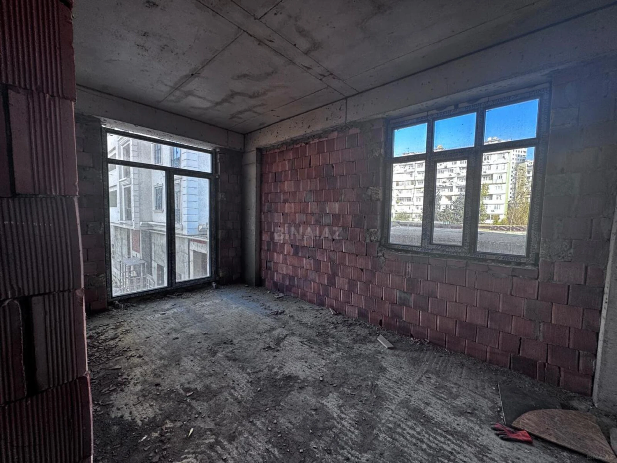 Satılır 2 otaqlı mənzil 67 m²