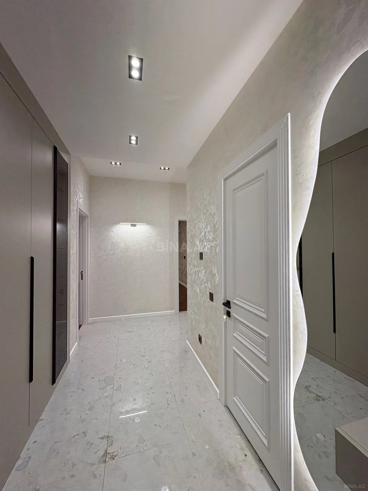 Satılır 3 otaqlı mənzil 96.7 m²