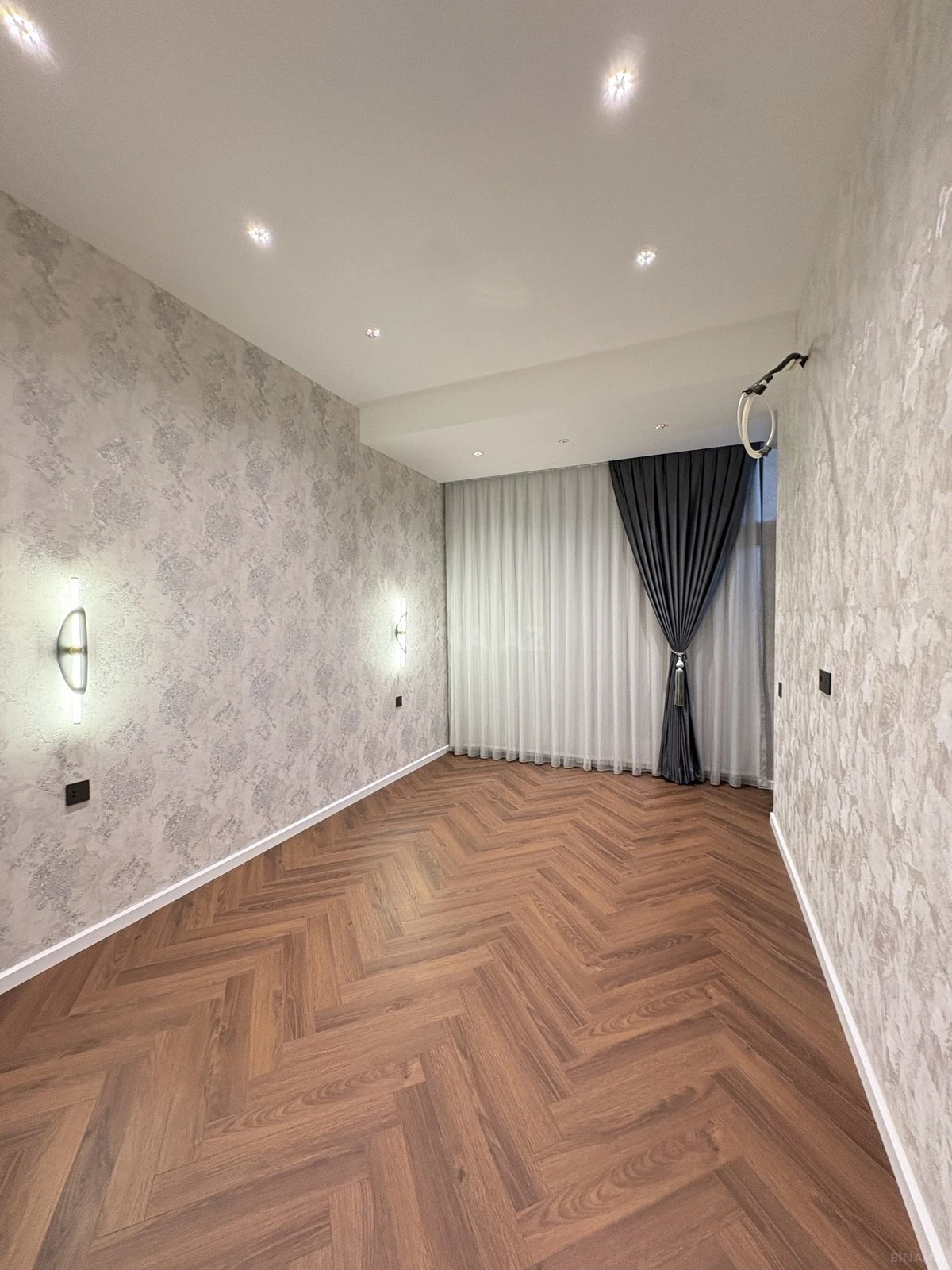 Satılır 3 otaqlı mənzil 96.7 m²