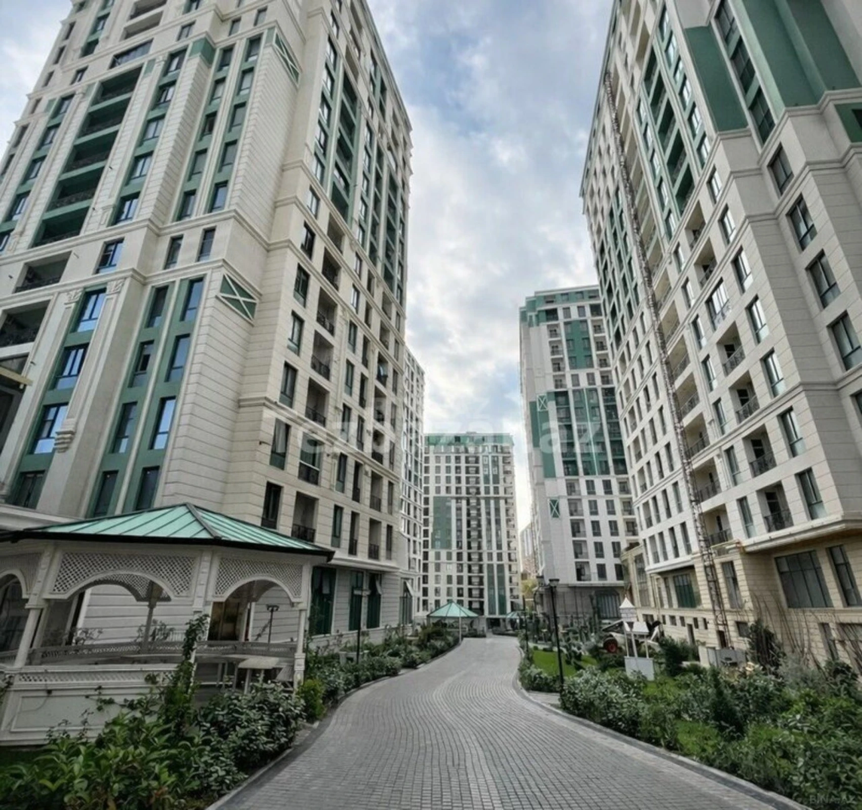 Satılır 3 otaqlı mənzil 96.7 m²