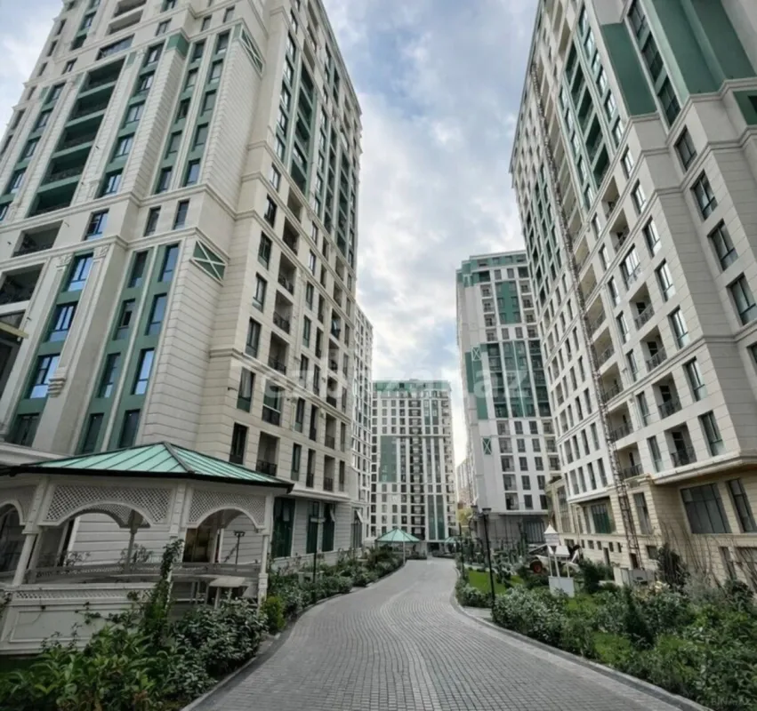 Satılır 3 otaqlı mənzil 96.7 m²