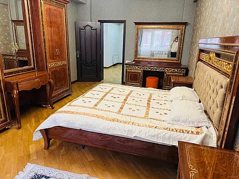 Kirayə verilir 3 otaqlı mənzil 135 m²