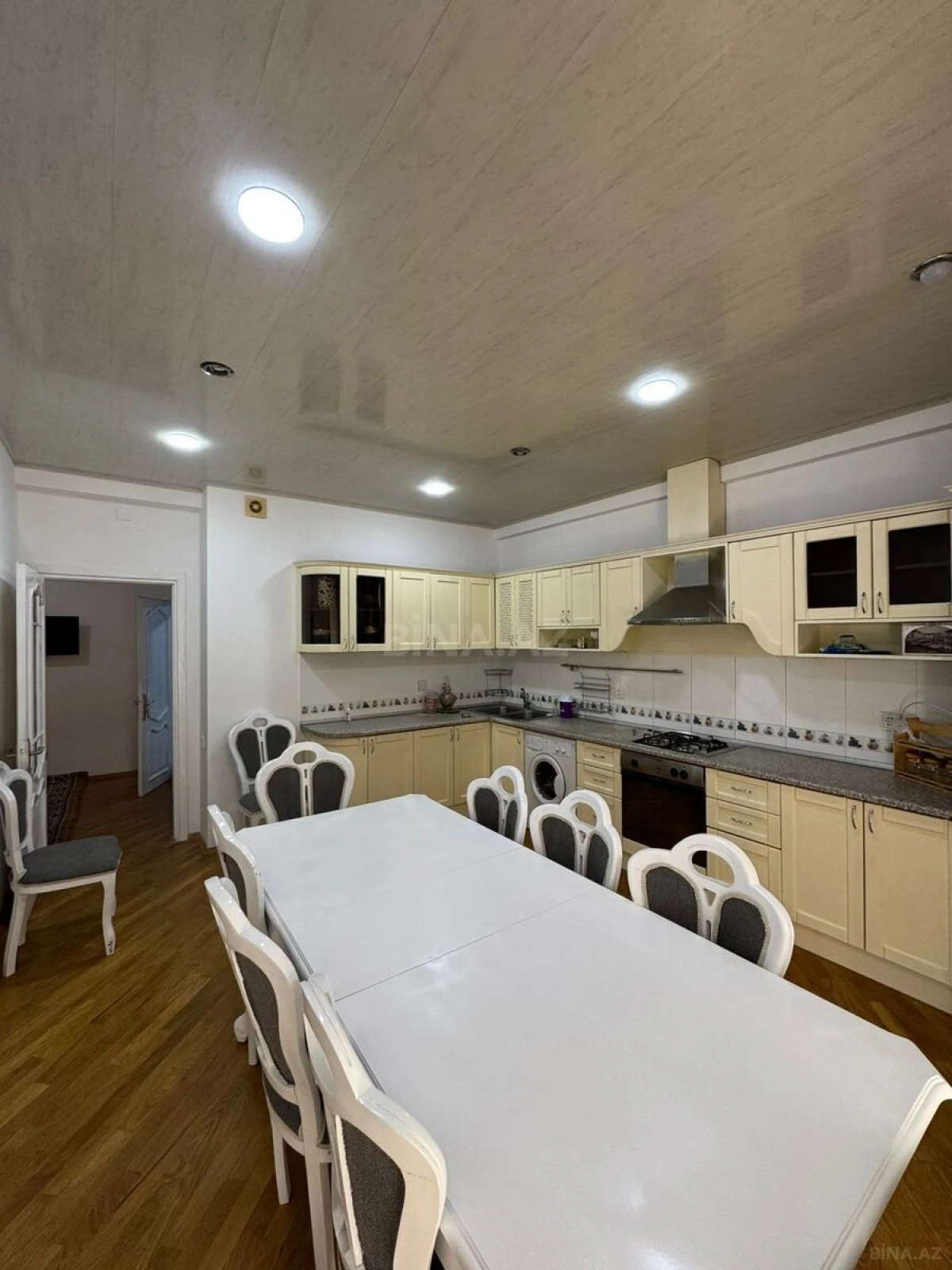 Kirayə verilir 2 otaqlı mənzil 100 m²