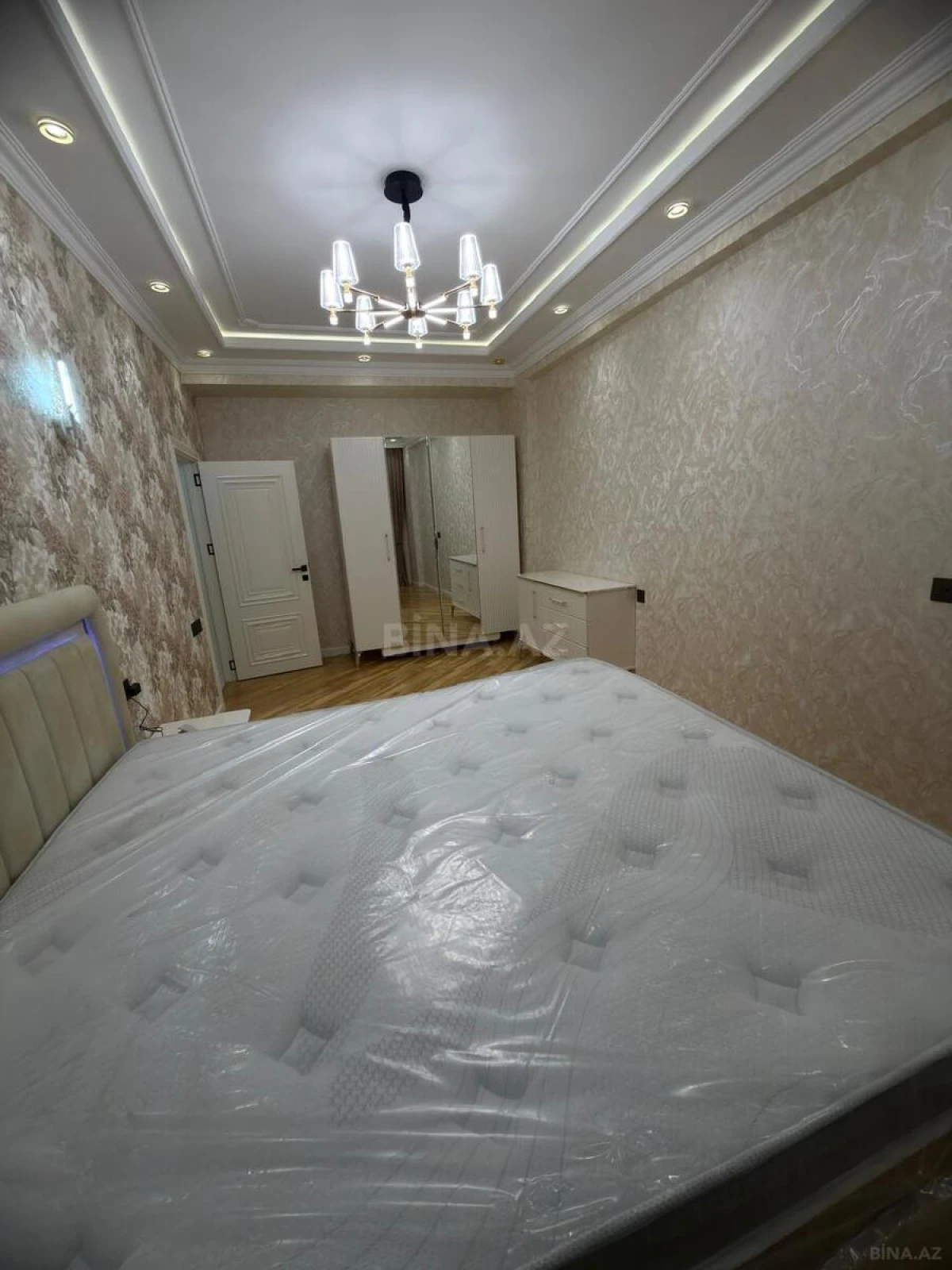 Kirayə verilir 2 otaqlı mənzil 96 m²