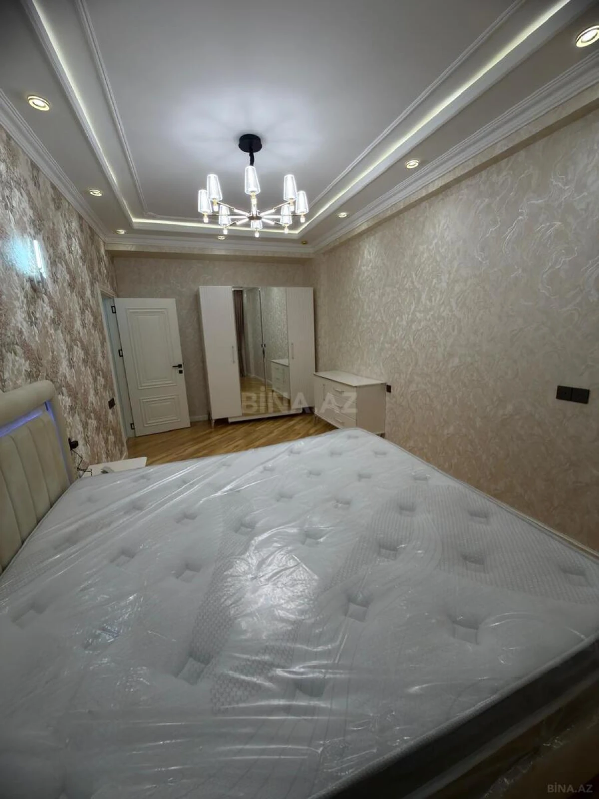 Kirayə verilir 2 otaqlı mənzil 96 m²