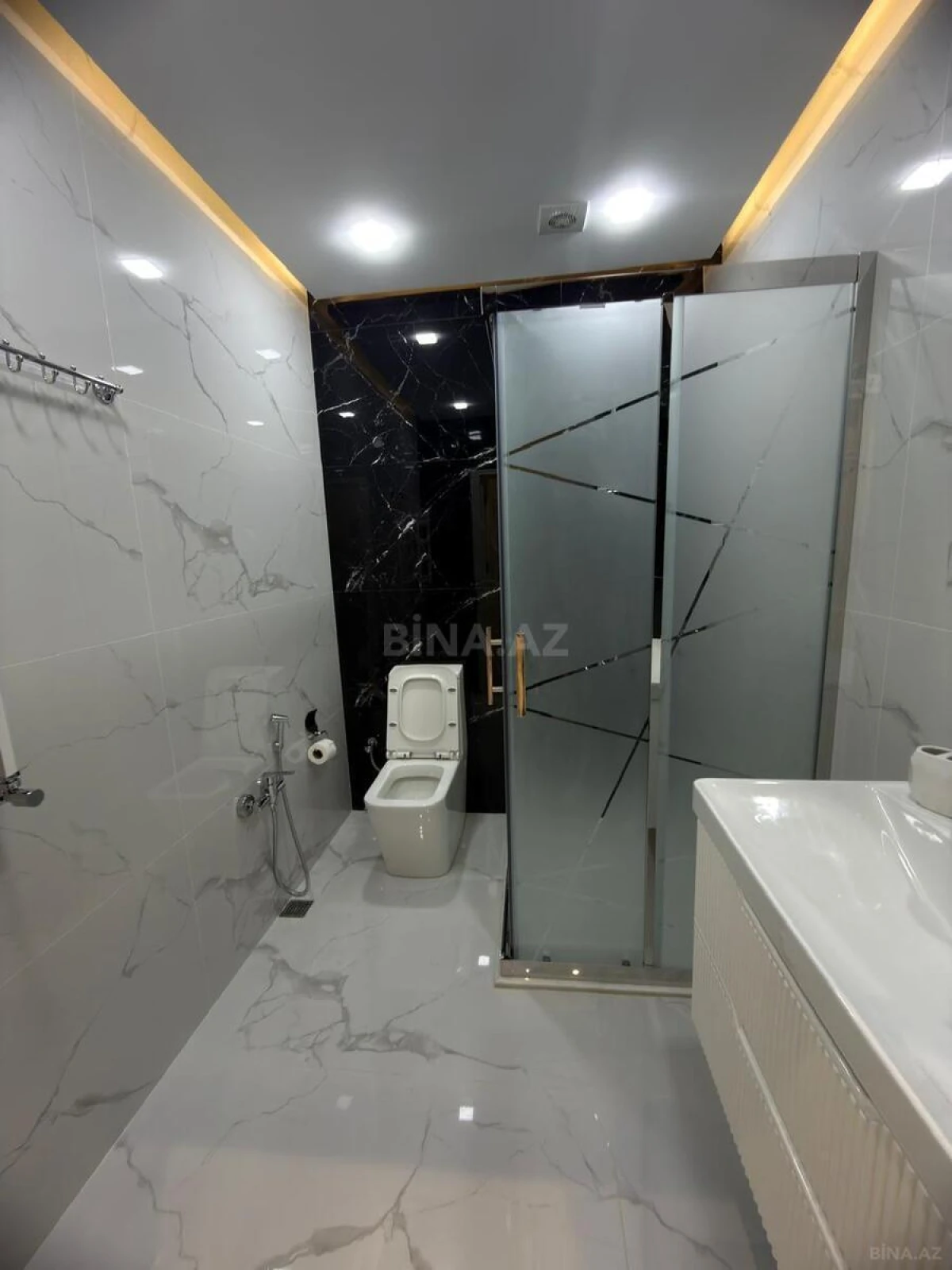 Kirayə verilir 2 otaqlı mənzil 96 m²
