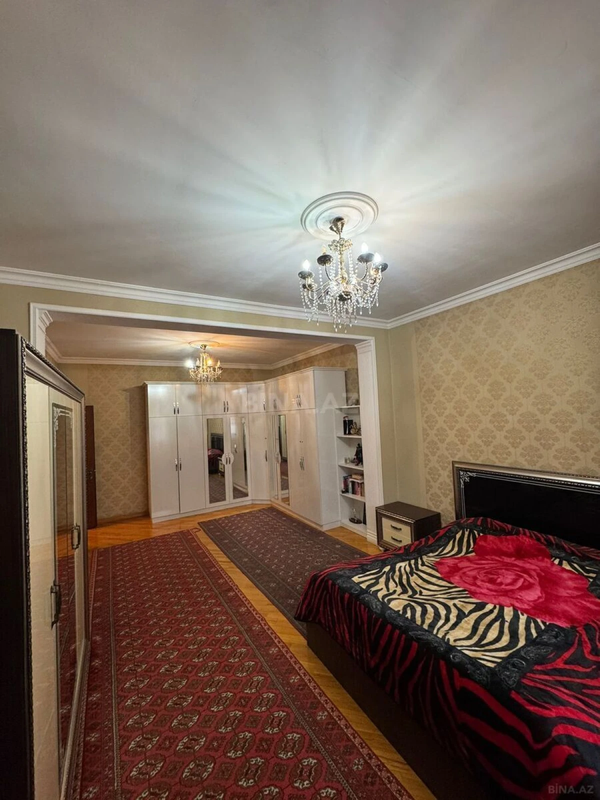 Satılır 6 otaqlı həyət evi 300 m²