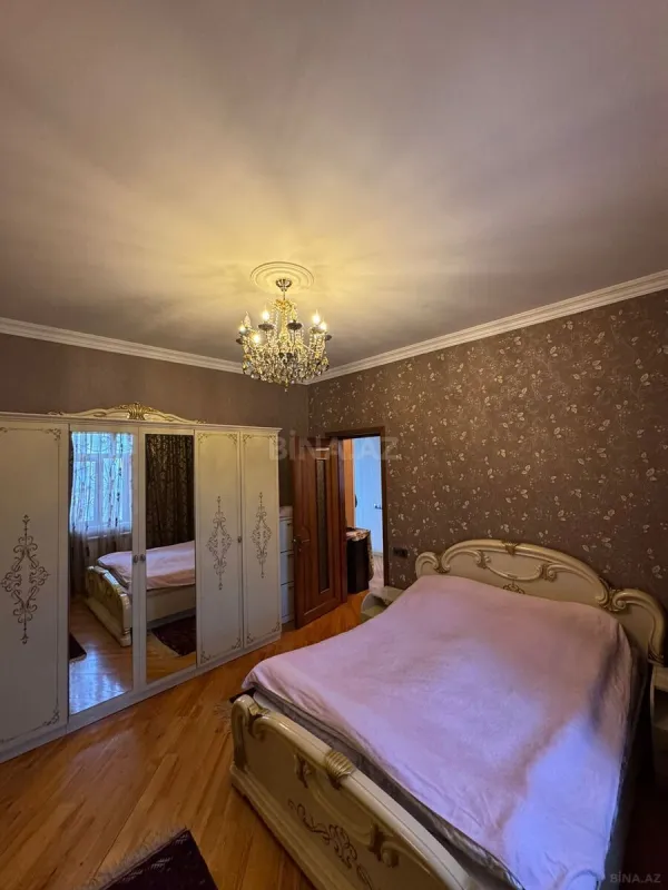 Satılır 6 otaqlı həyət evi 300 m²