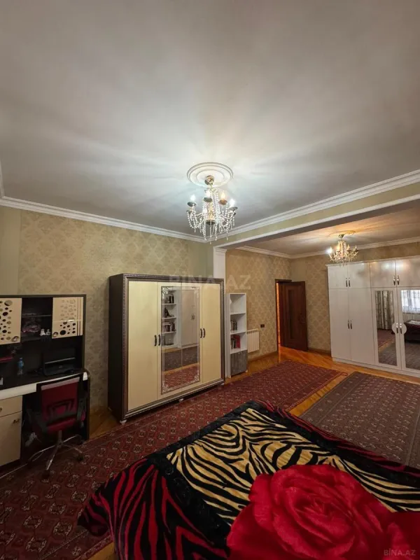 Satılır 6 otaqlı həyət evi 300 m²