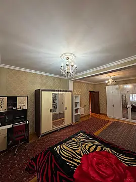 Satılır 6 otaqlı həyət evi 300 m²