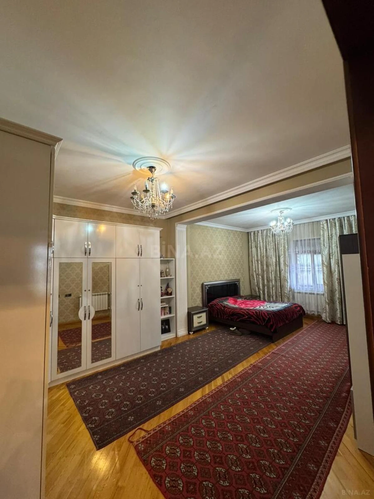 Satılır 6 otaqlı həyət evi 300 m²