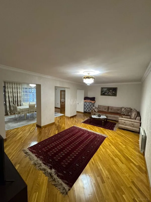 Satılır 6 otaqlı həyət evi 300 m²