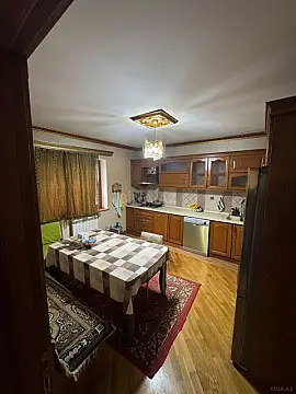 Satılır 6 otaqlı həyət evi 300 m²