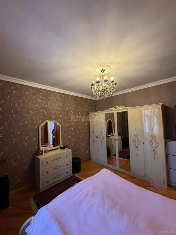 Satılır 6 otaqlı həyət evi 300 m²