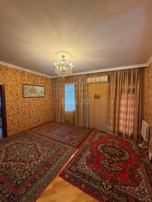 Satılır 6 otaqlı həyət evi 300 m²
