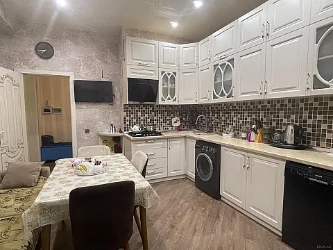 Satılır 2 otaqlı mənzil 93 m²