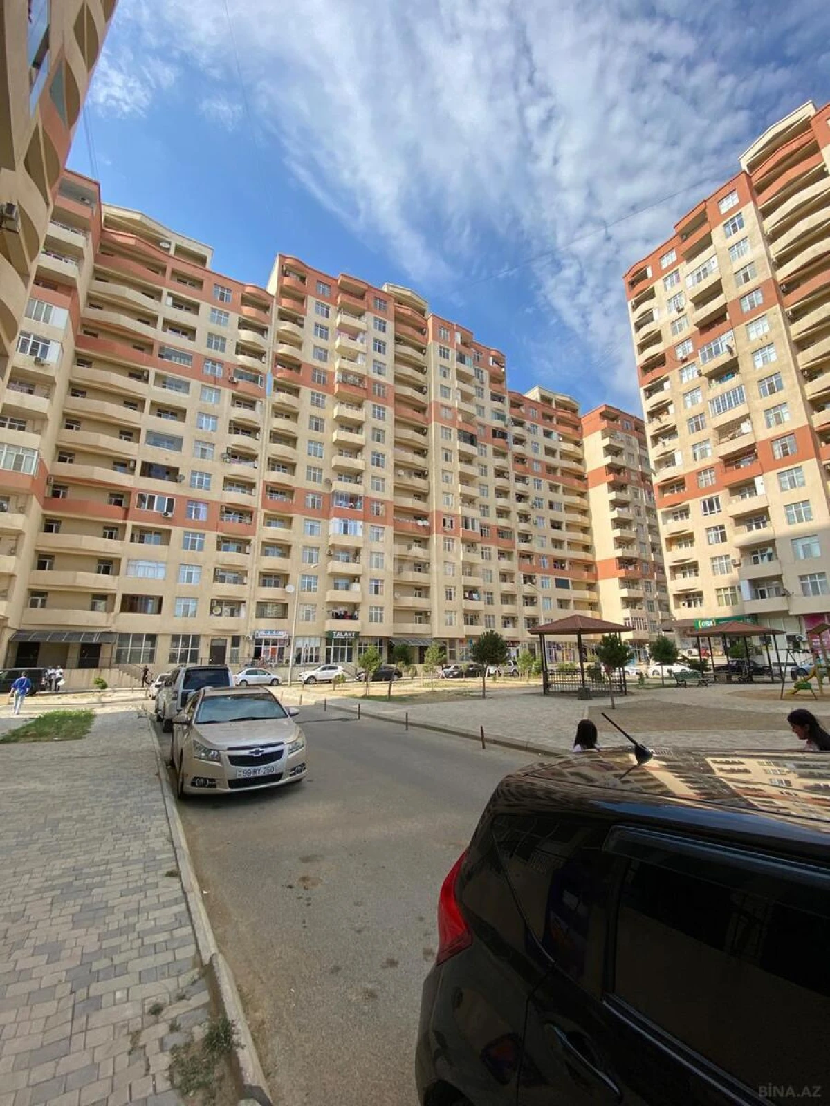 Satılır 2 otaqlı mənzil 93 m²