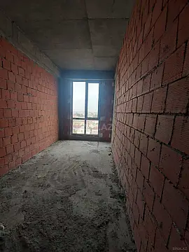 Satılır 2 otaqlı mənzil 83 m²