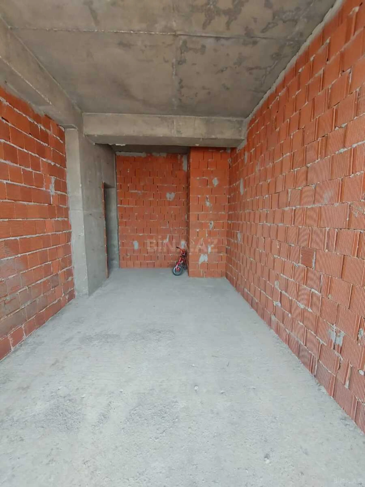 Satılır 2 otaqlı mənzil 83 m²