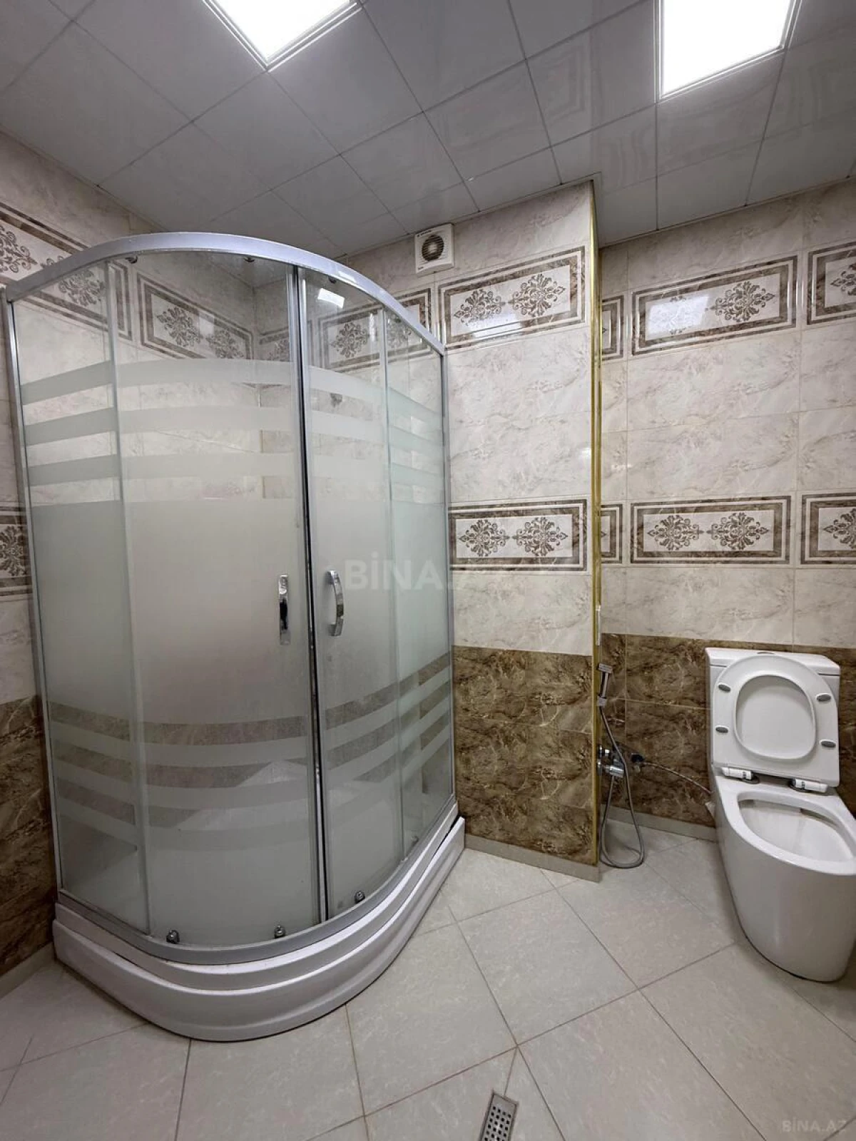 Kirayə verilir 2 otaqlı mənzil 70 m²