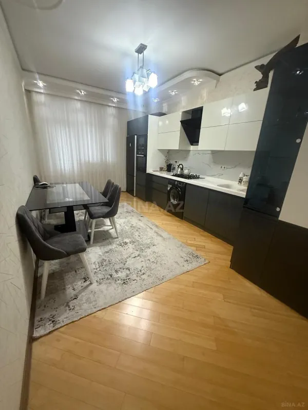 Satılır 3 otaqlı mənzil 133 m²