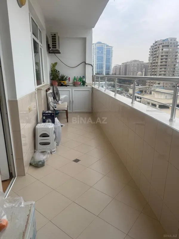 Satılır 3 otaqlı mənzil 133 m²