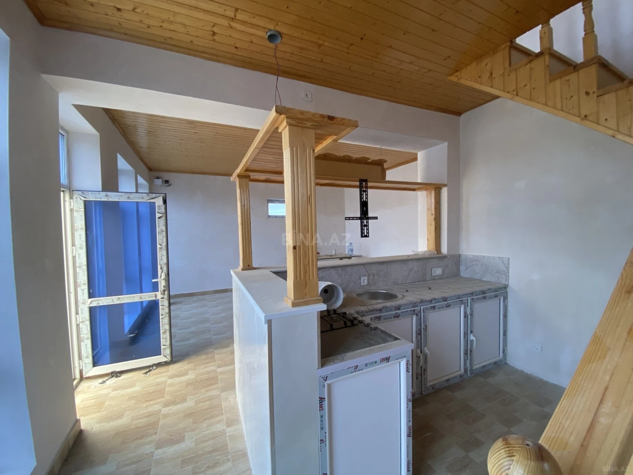 Satılır 7 otaqlı həyət evi 360 m²