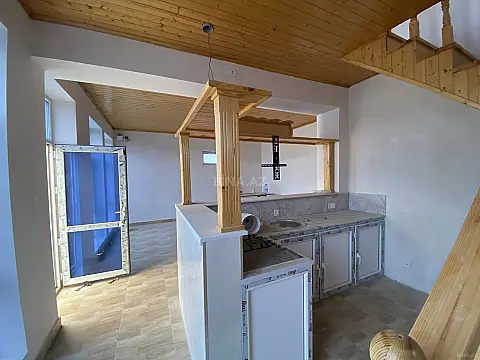 Satılır 7 otaqlı həyət evi 360 m²