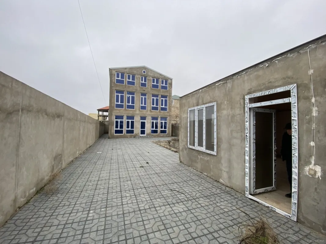 Satılır 7 otaqlı həyət evi 360 m²