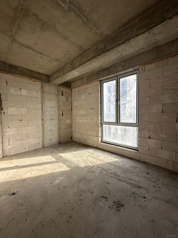Satılır 4 otaqlı mənzil 172 m²