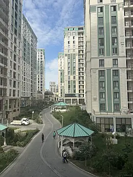 Satılır 4 otaqlı mənzil 172 m²