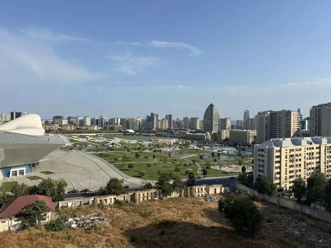 Satılır 4 otaqlı mənzil 172 m²