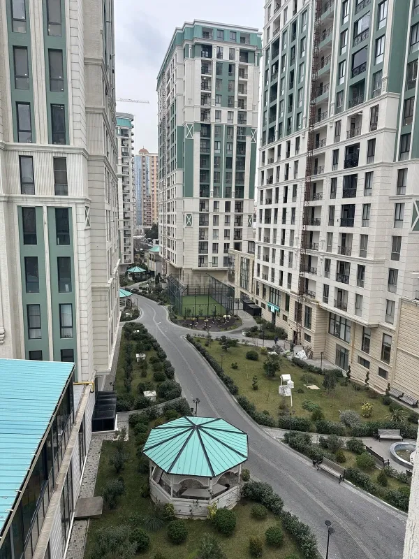 Satılır 4 otaqlı mənzil 172 m²