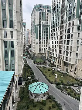Satılır 4 otaqlı mənzil 172 m²