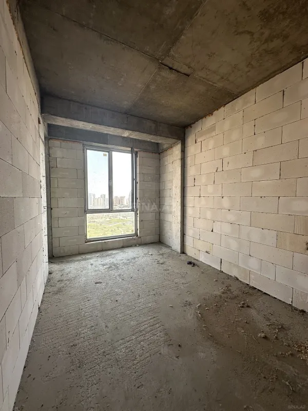 Satılır 4 otaqlı mənzil 172 m²