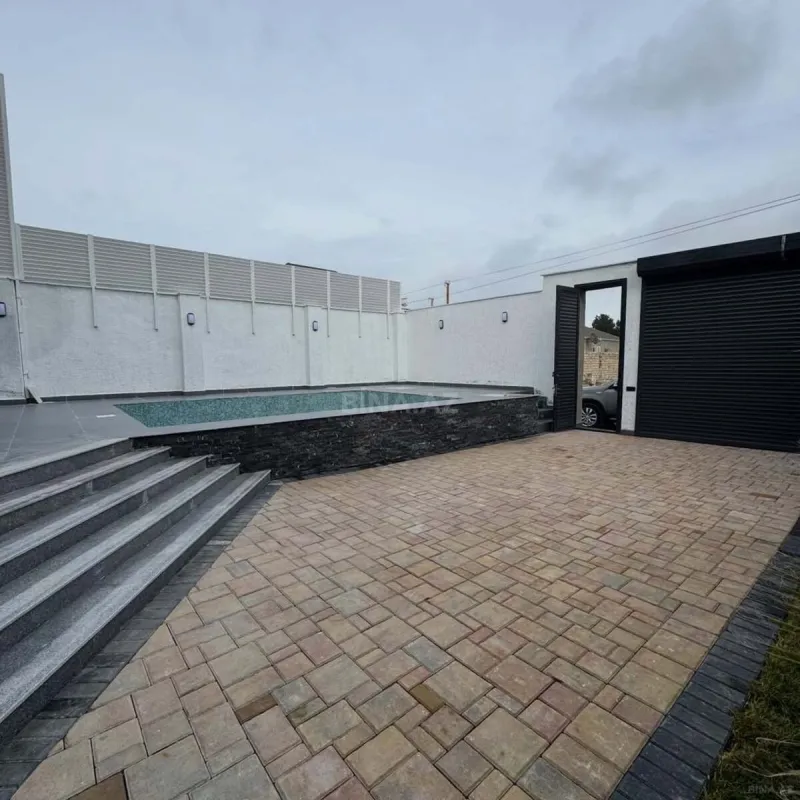 Satılır 5 otaqlı həyət evi 220 m²