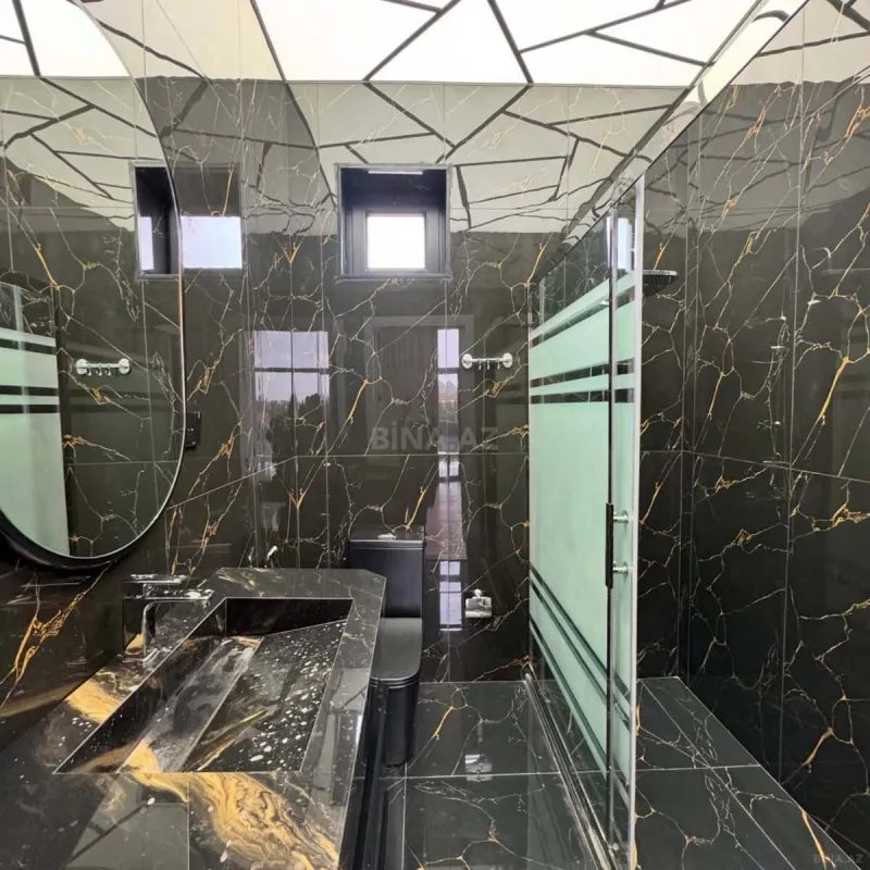 Satılır 5 otaqlı həyət evi 220 m²